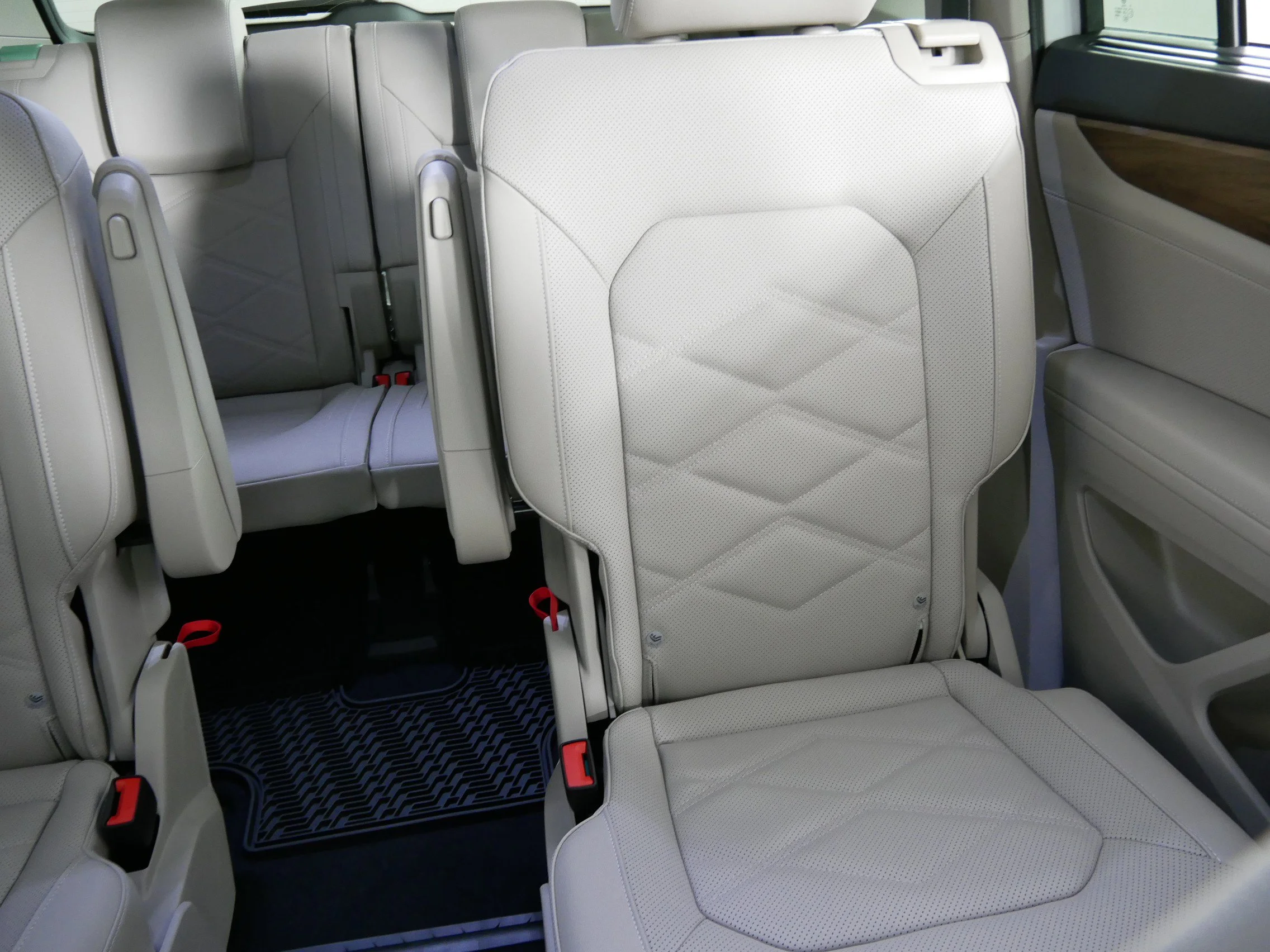 New 2026 Opal White Pearl Volkswagen 2.0T SE w/Technology image 19