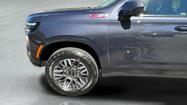 Used 2025 Gray Chevrolet Z71 image 39