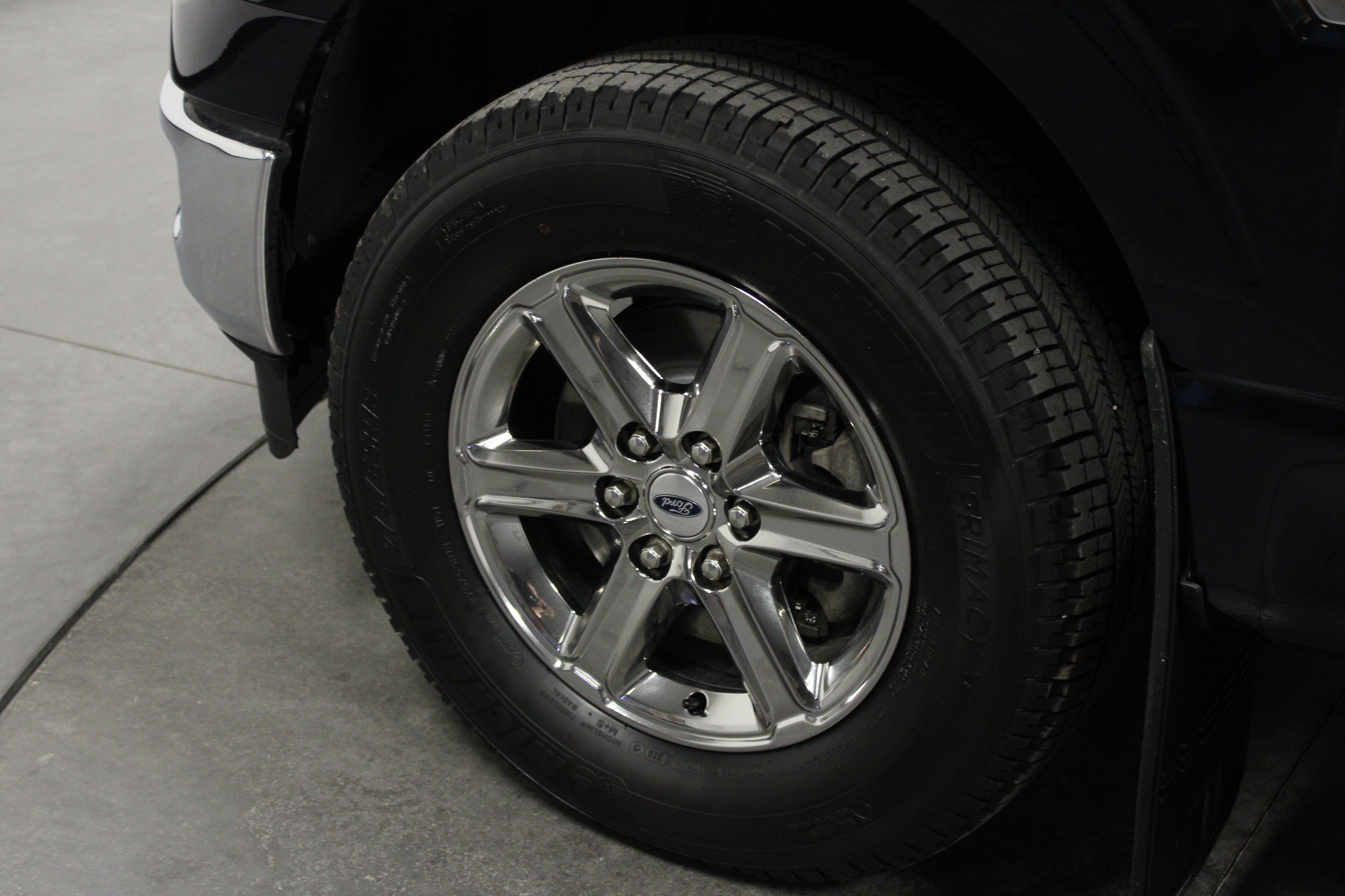 Used 2024 Antimatter Blue Metallic Ford LARIAT image 10