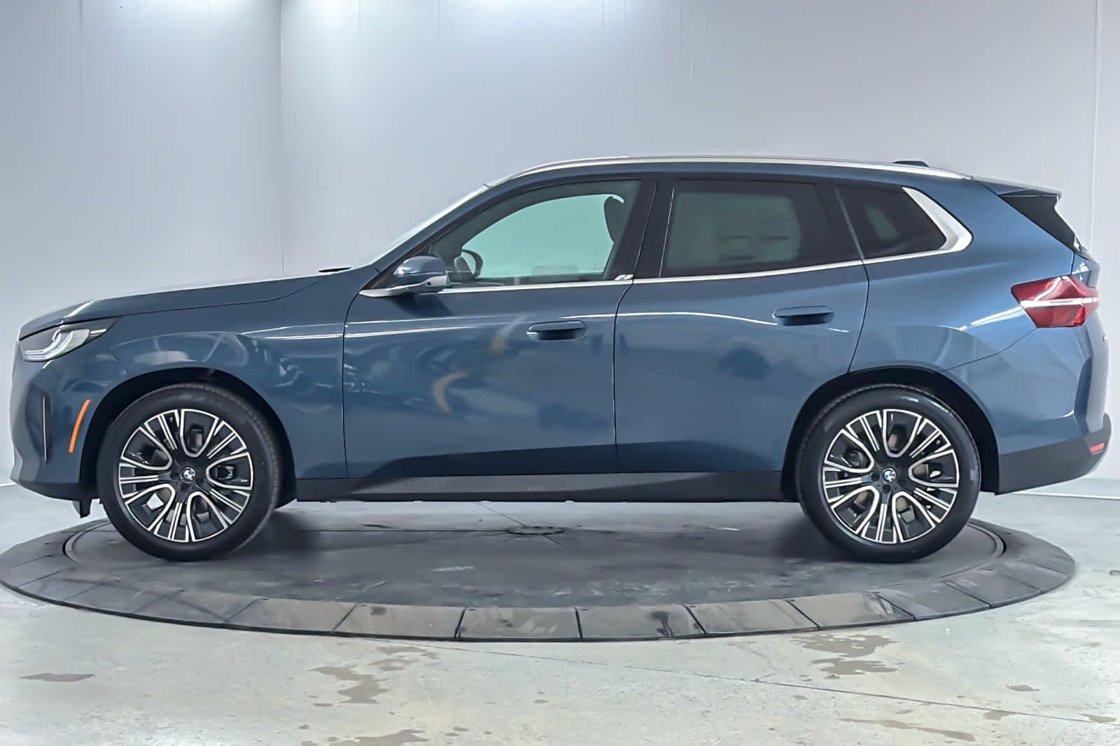 New 2026 Arctic Race Blue Metallic BMW 30 xDrive image 5