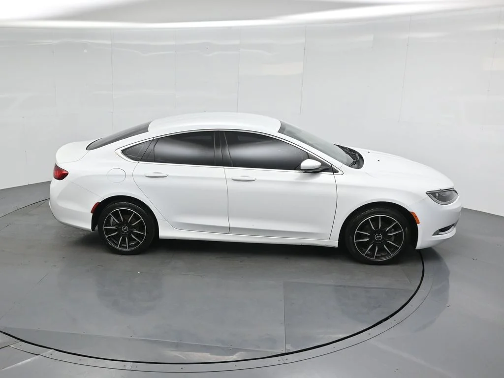 Used 2015 White Chrysler Limited image 49