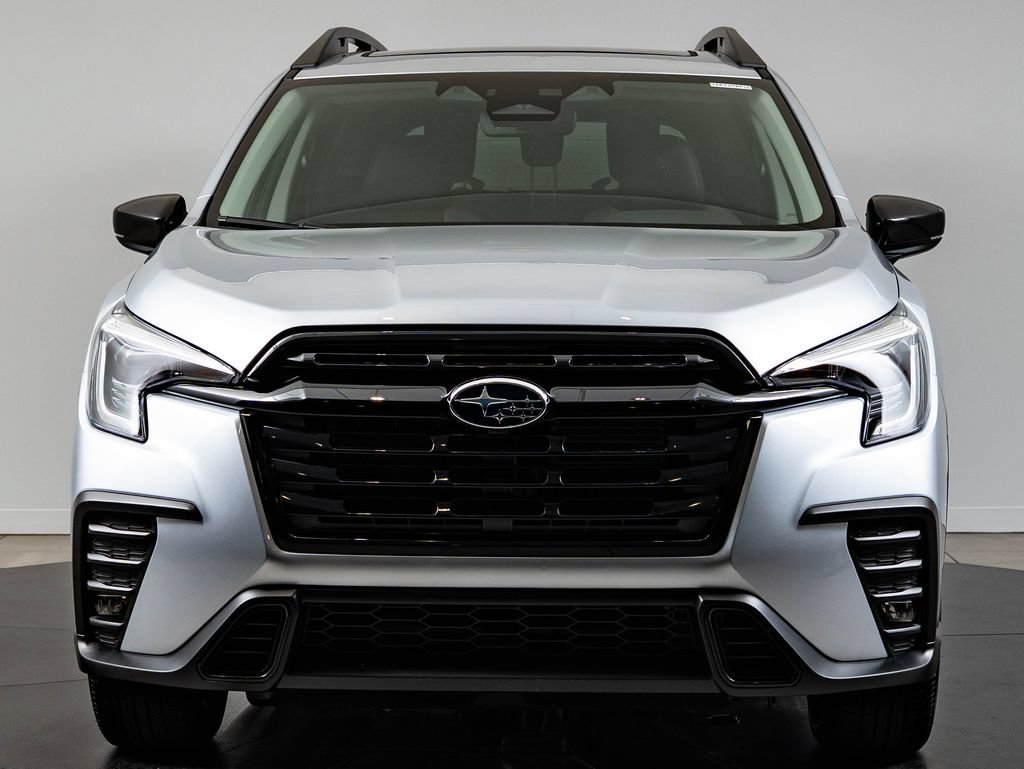 Used 2025 Ice Silver Metallic Subaru Onyx Edition image 2