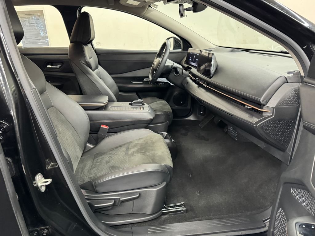 Used 2023 Black Diamond Pearl Nissan ENGAGE image 27