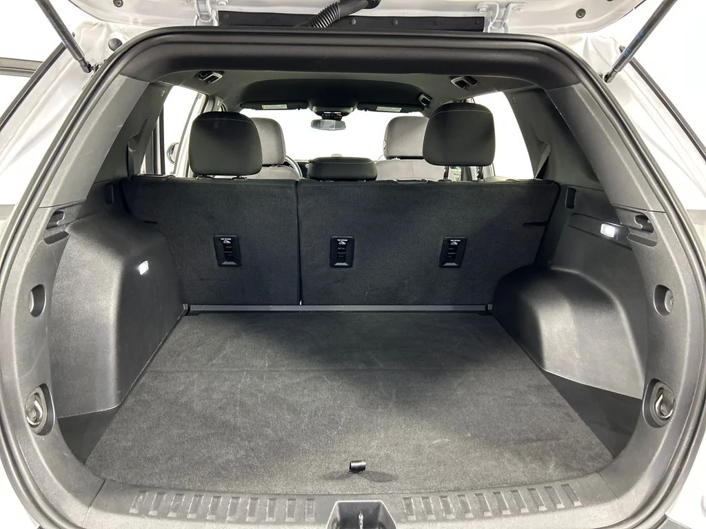 Used 2025 White Chevrolet LT image 19