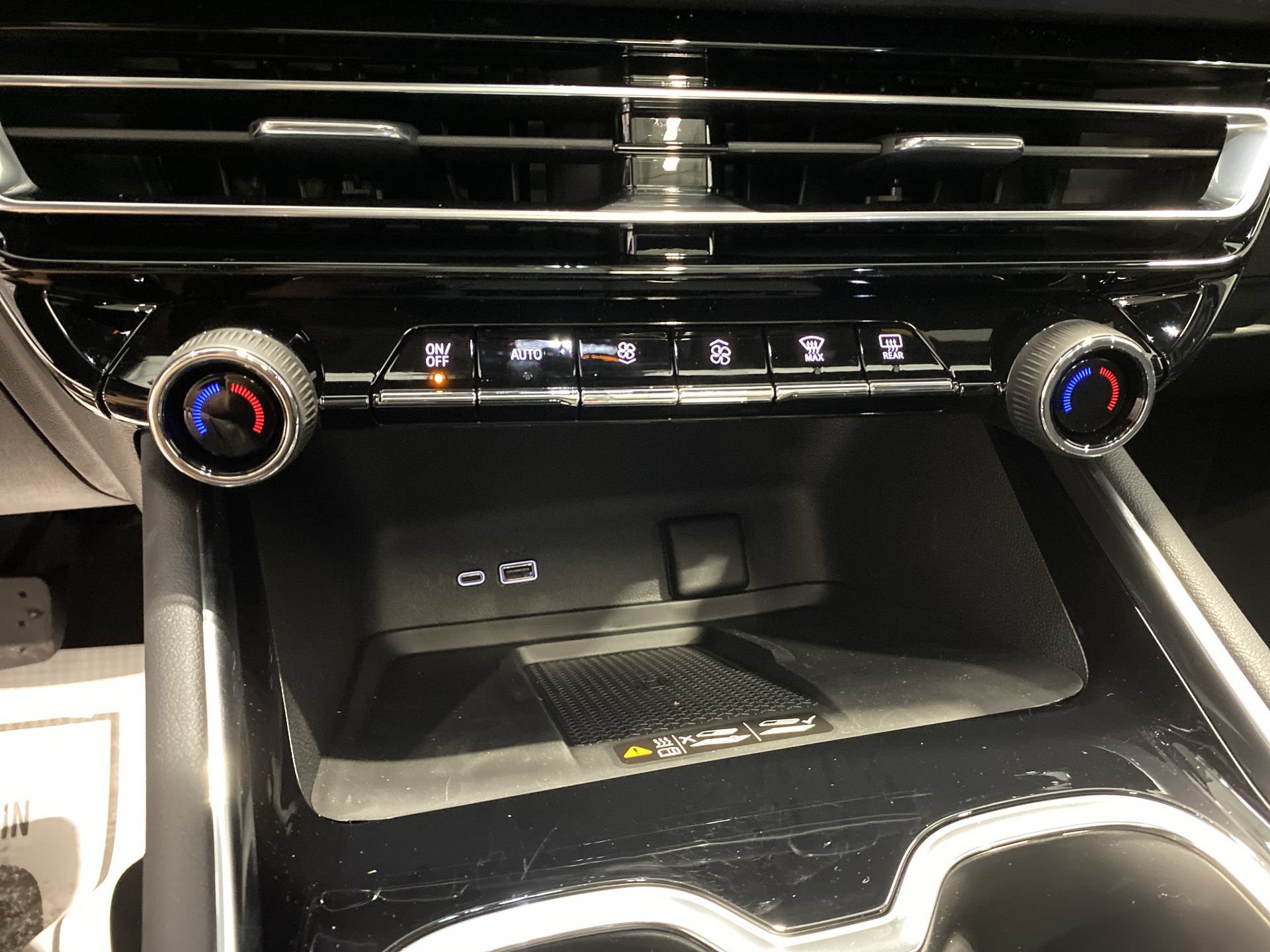 2027 Chevrolet Traverse LT - Photo 17