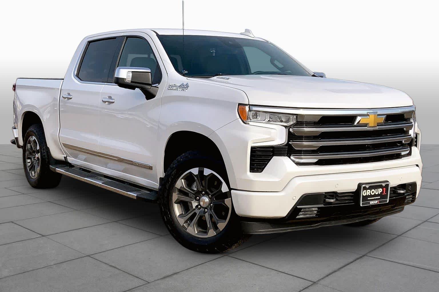 Used 2024 Iridescent Pearl Tricoat Chevrolet High Country image 3