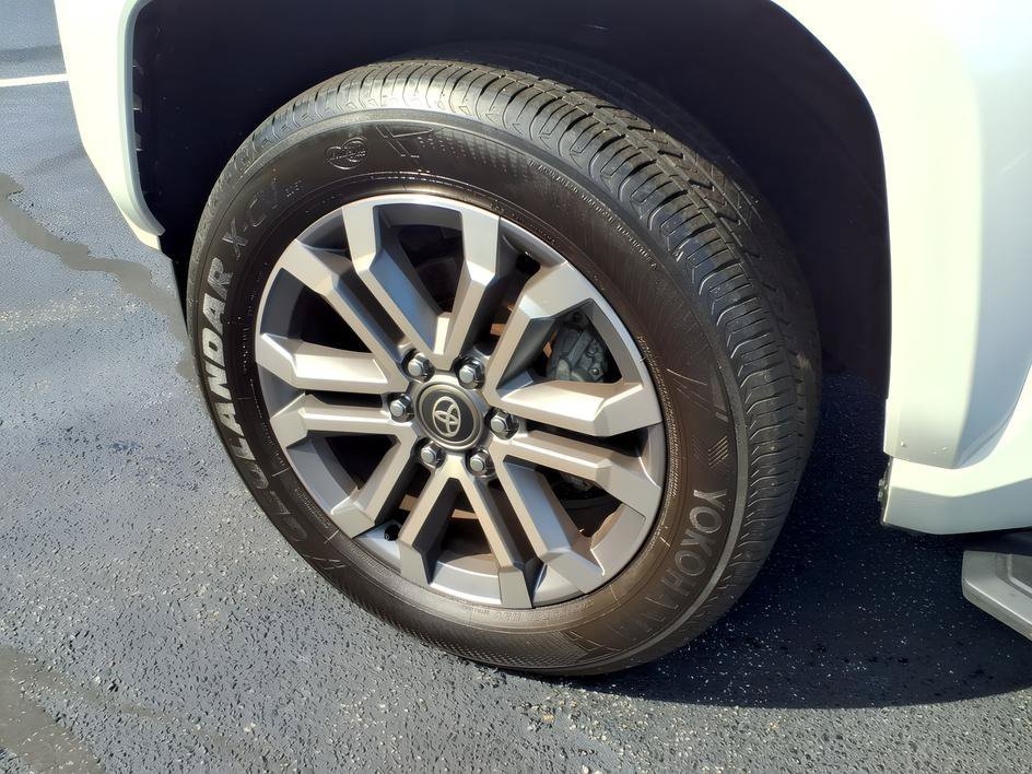 Used 2025 Wind Chill Pearl Toyota Limited image 11