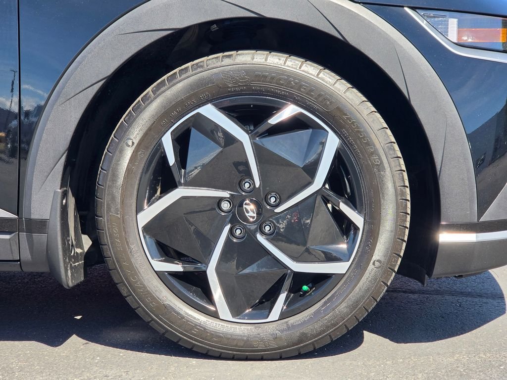 Used 2024 Black Hyundai SEL image 10