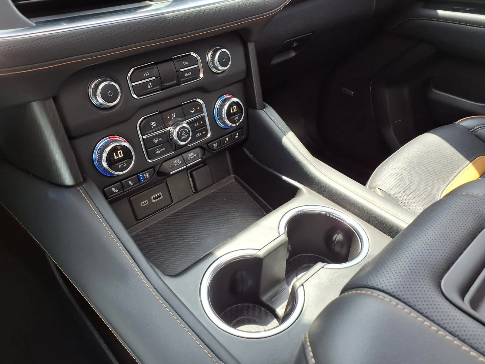 Used 2024 Silver GMC AT4 image 26