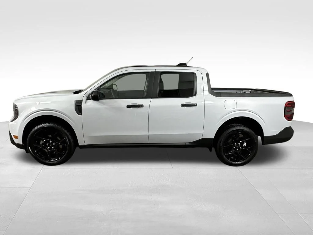 New 2025 Space White Metallic Ford XLT image 3