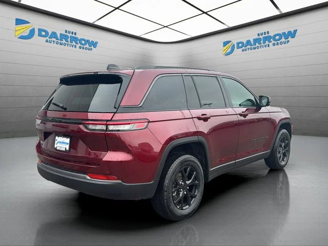 New 2026 Velvet Red Pearl-Coat Exterior Paint Jeep Altitude image 5