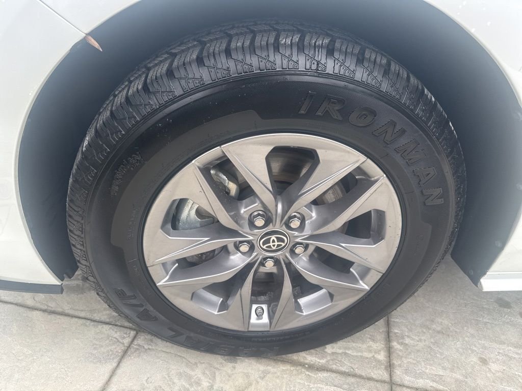 Used 2025 Beige Toyota XLE image 9