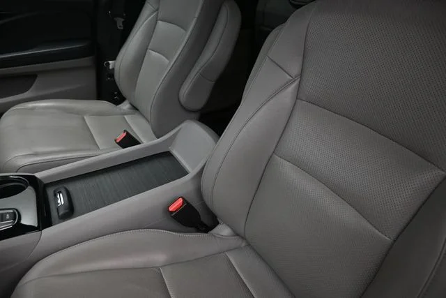 Used 2020 Obsidian Blue Pearl Honda RTL-E image 18