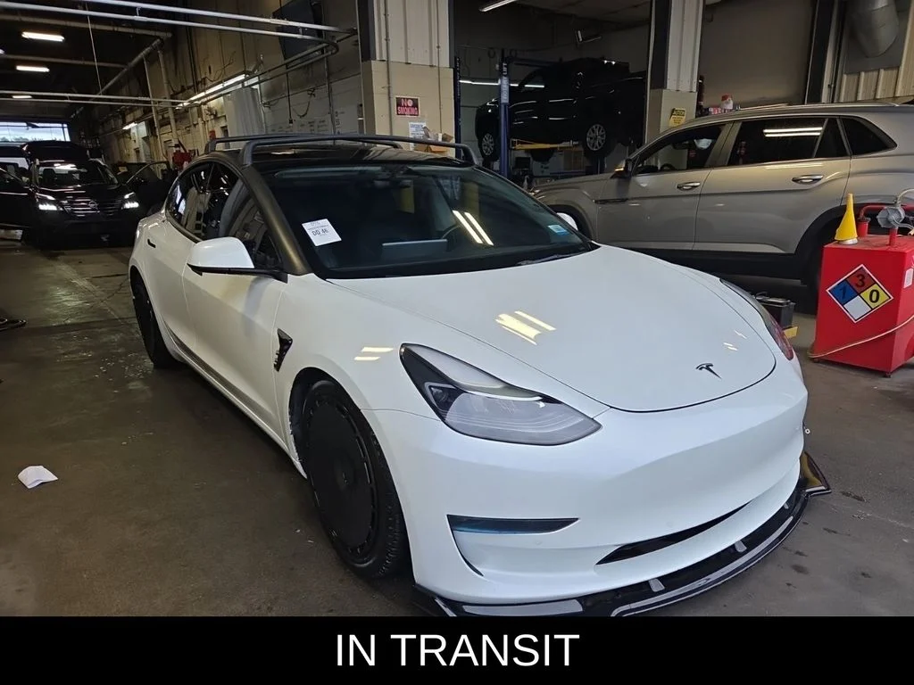 Used 2022 White Tesla Long Range image 1
