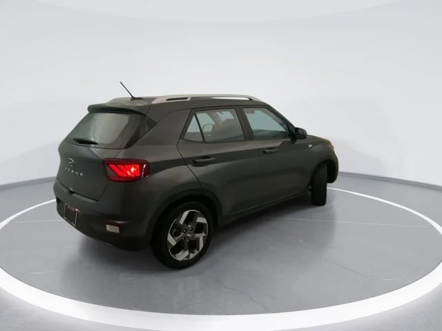 Used 2024 Gray Hyundai SEL image 6