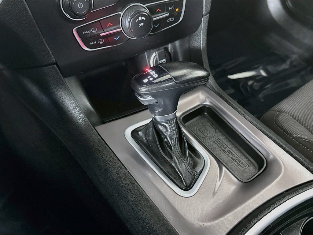 Used 2022 White Knuckle Clearcoat Dodge SXT image 12