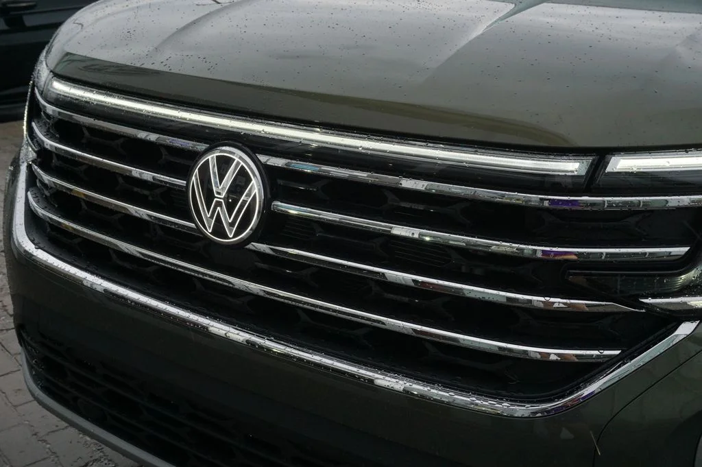 New 2026 Green Volkswagen 2.0T SE w/Technology image 34