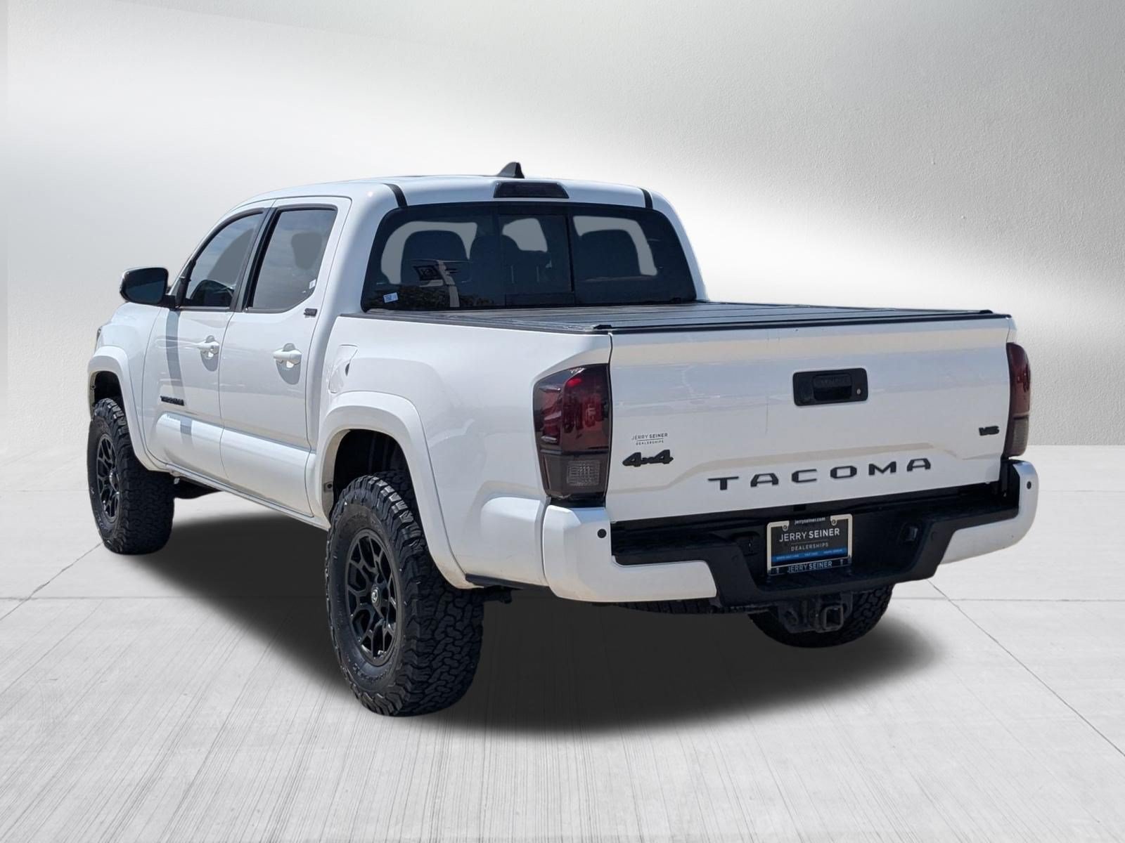 Used 2020 White Toyota SR5 V6 image 3