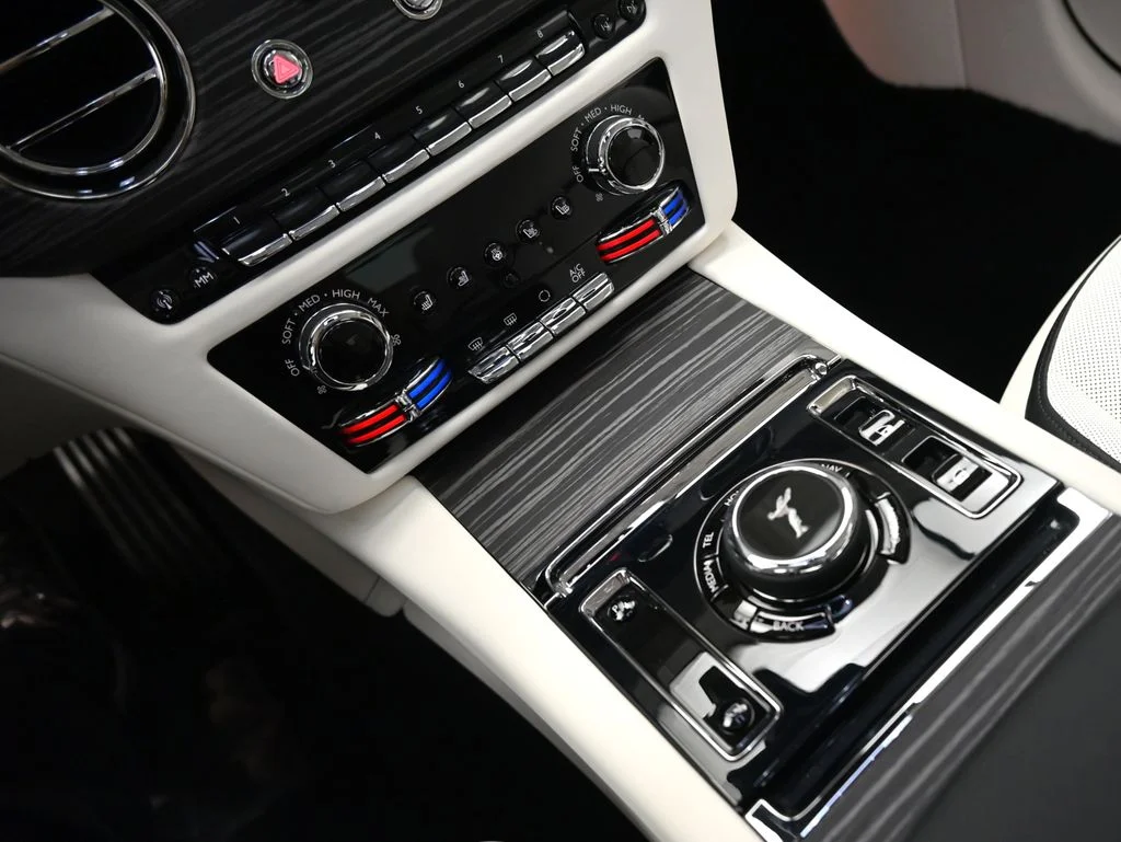 Certified Used 2025 Arctic White Rolls-Royce  image 20