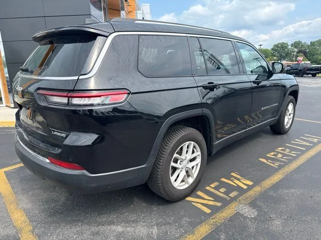Used 2021 Diamond Black Crystal Pearlcoat Jeep Laredo image 5