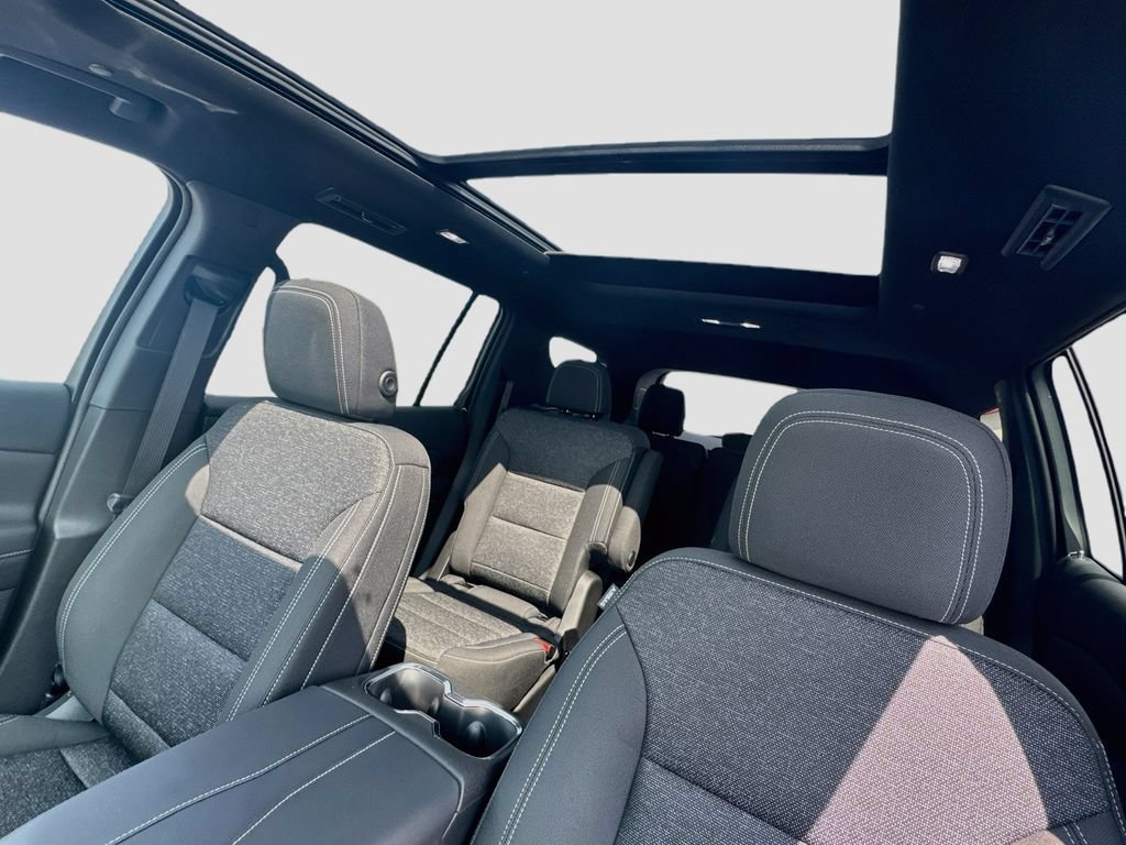 New 2027 Polar White Tricoat Chevrolet LT image 23