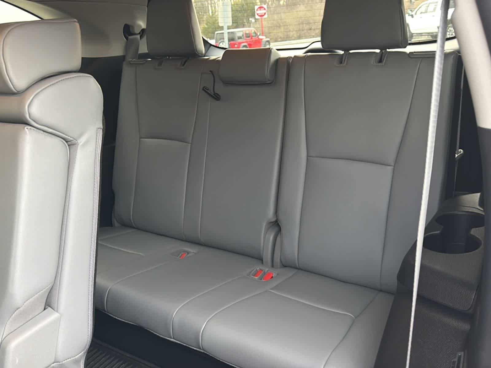 2022 Toyota Highlander XLE - Photo 18