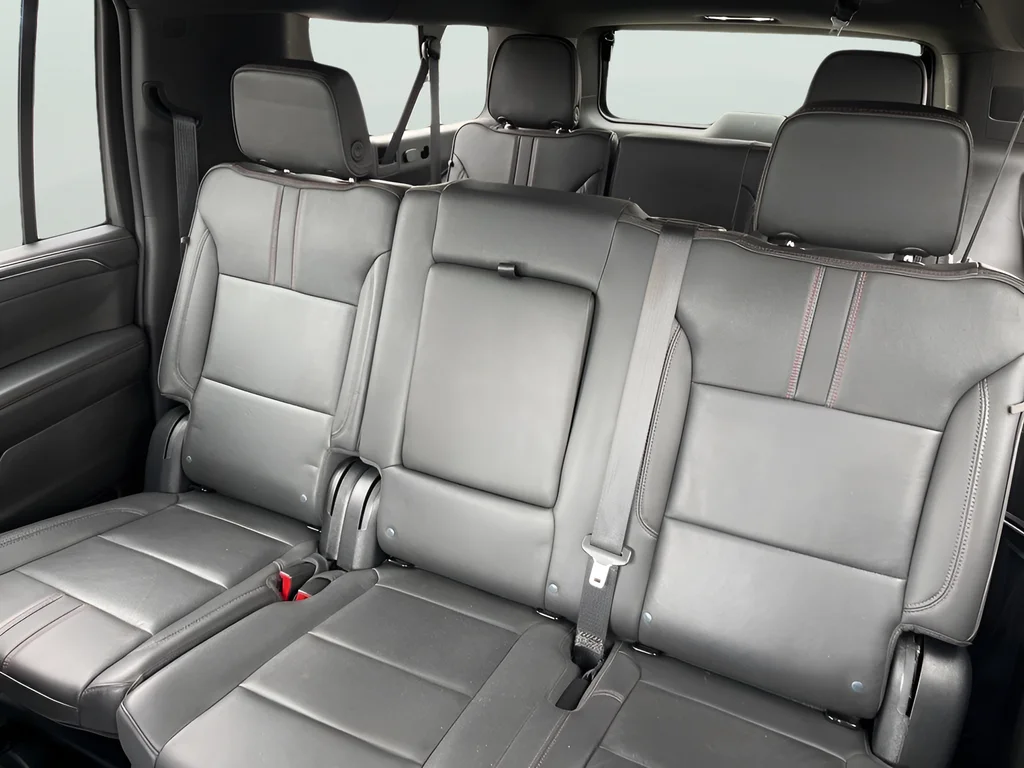 2023 Chevrolet Suburban RST - Photo 17