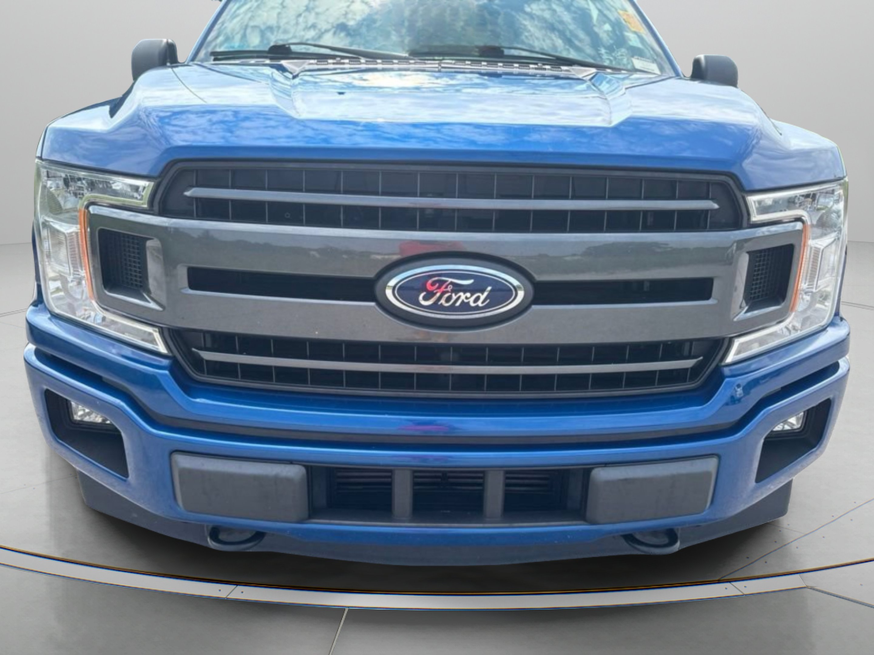 Used 2018 Lightning Blue Ford XLT image 3