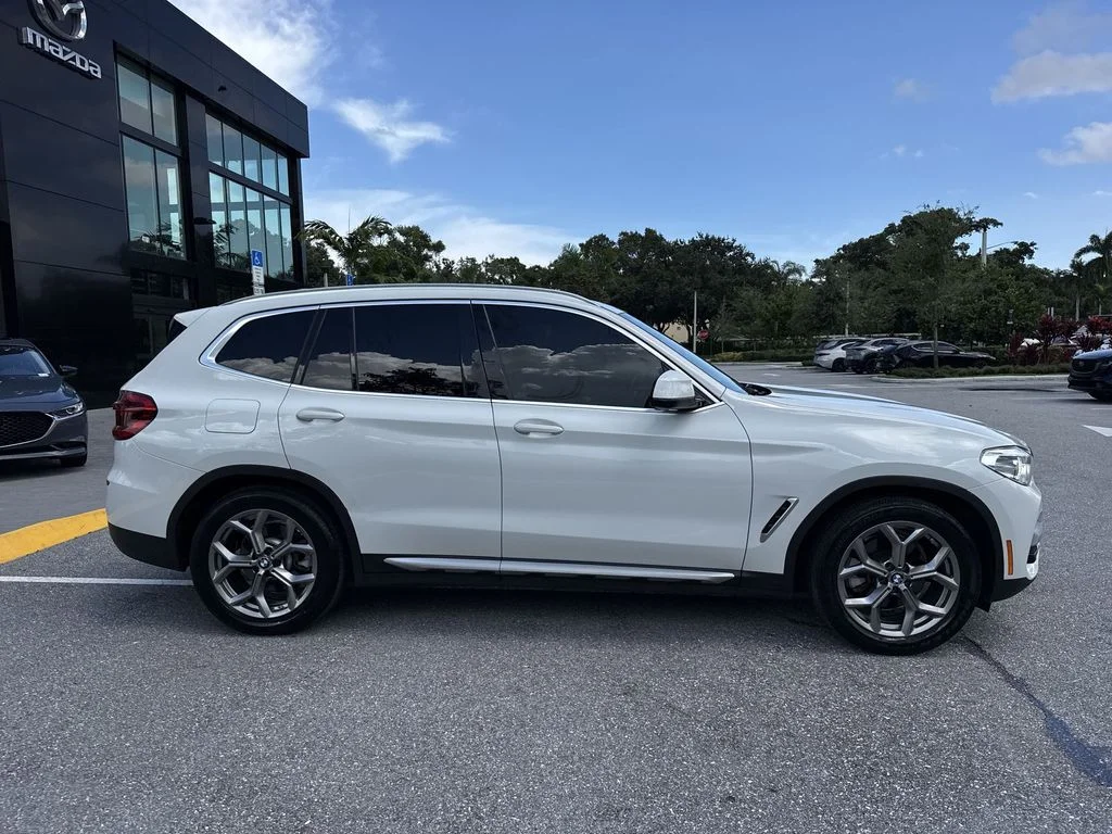 Used 2021 Alpine White BMW sDrive30i image 5