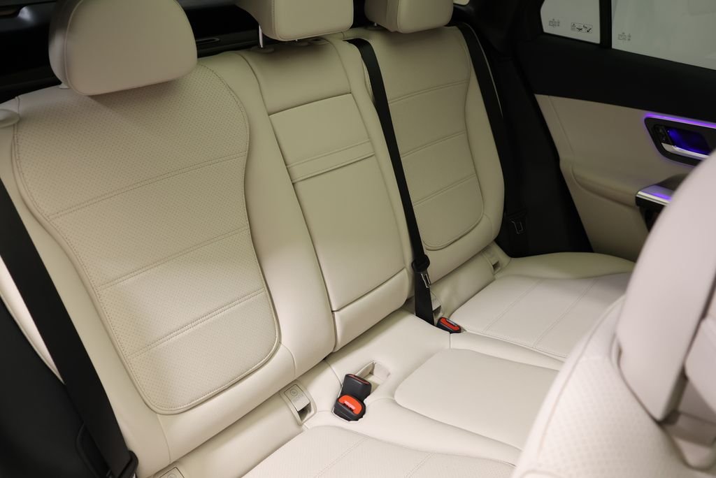 Used 2027 Polar White Mercedes-Benz GLC 300 image 53