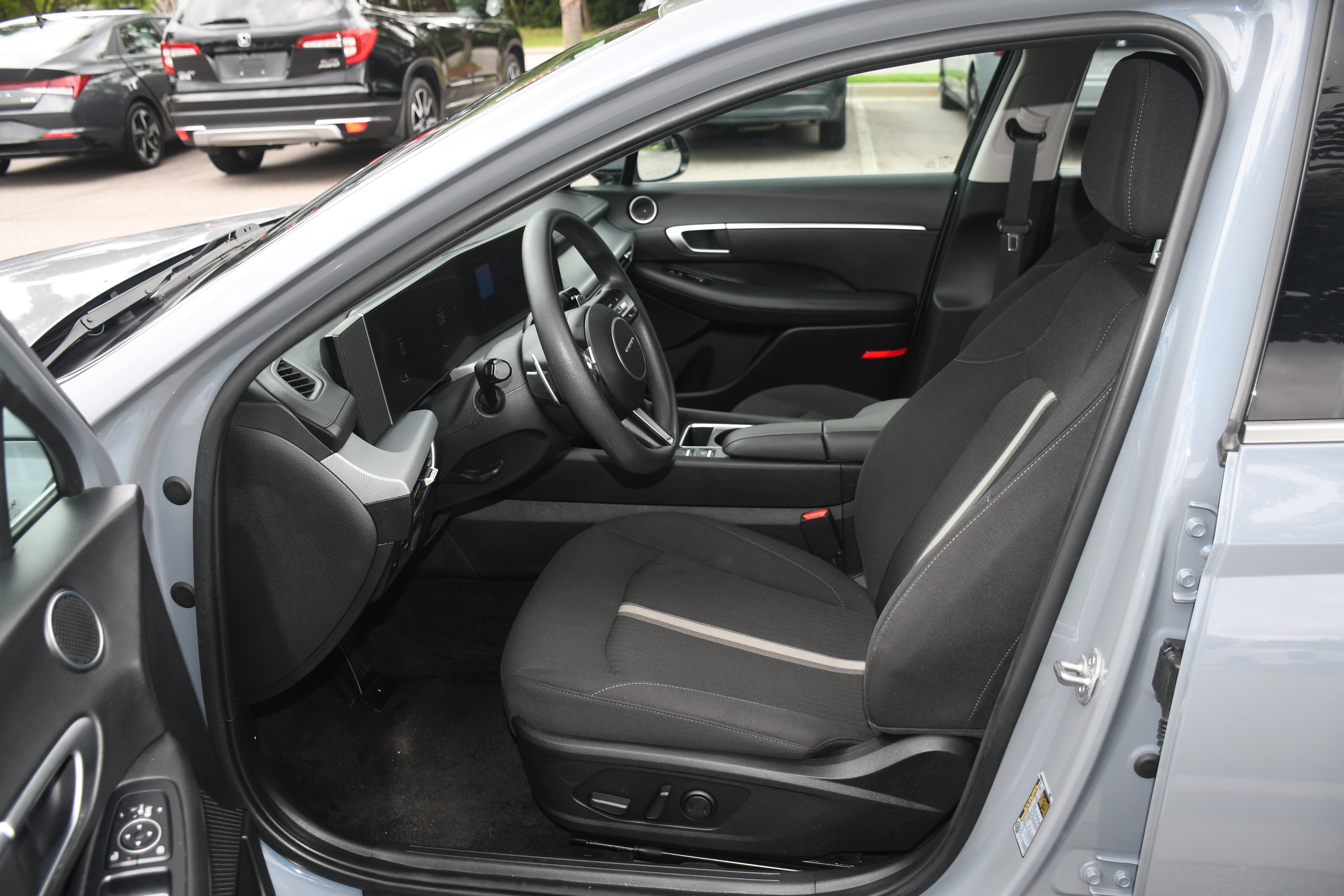 Used 2025 Blue Hyundai SEL image 7