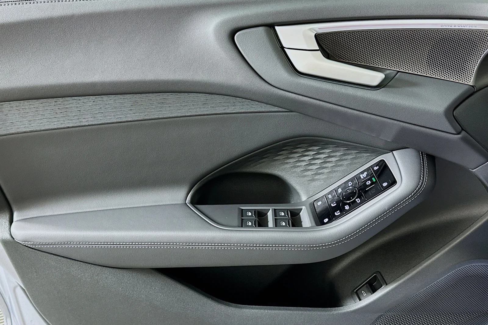 Used 2025 Florett Silver Metallic Audi Premium Plus image 21