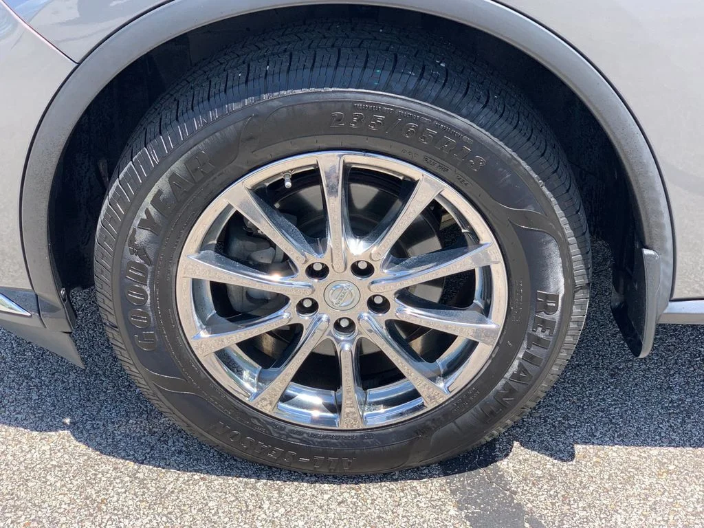 Used 2018 Gray Nissan SL image 31