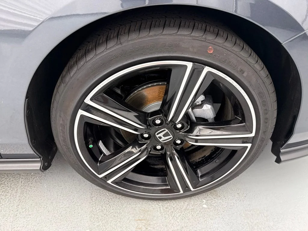 New 2026 Meteorite Gray Metallic Honda SE image 13