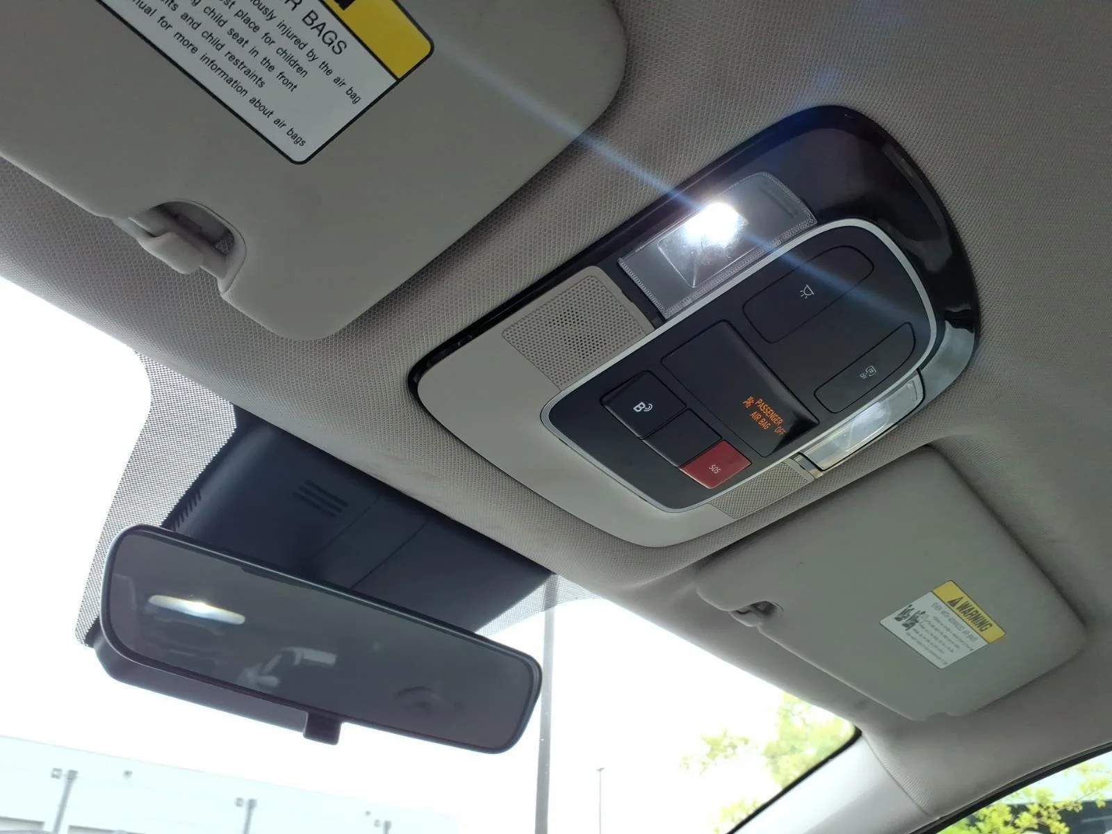Used 2025 Phantom Black Hyundai SEL image 10