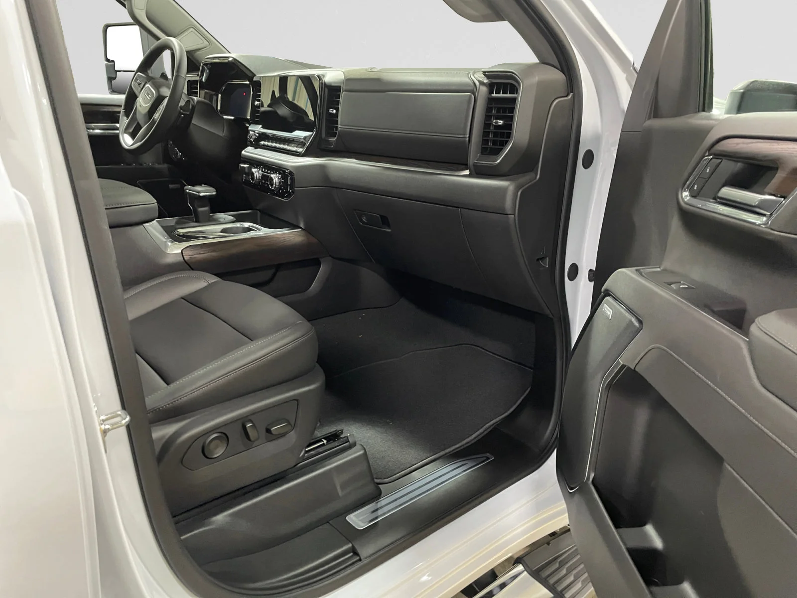 New 2026 Glacier White Tricoat GMC SLT image 11