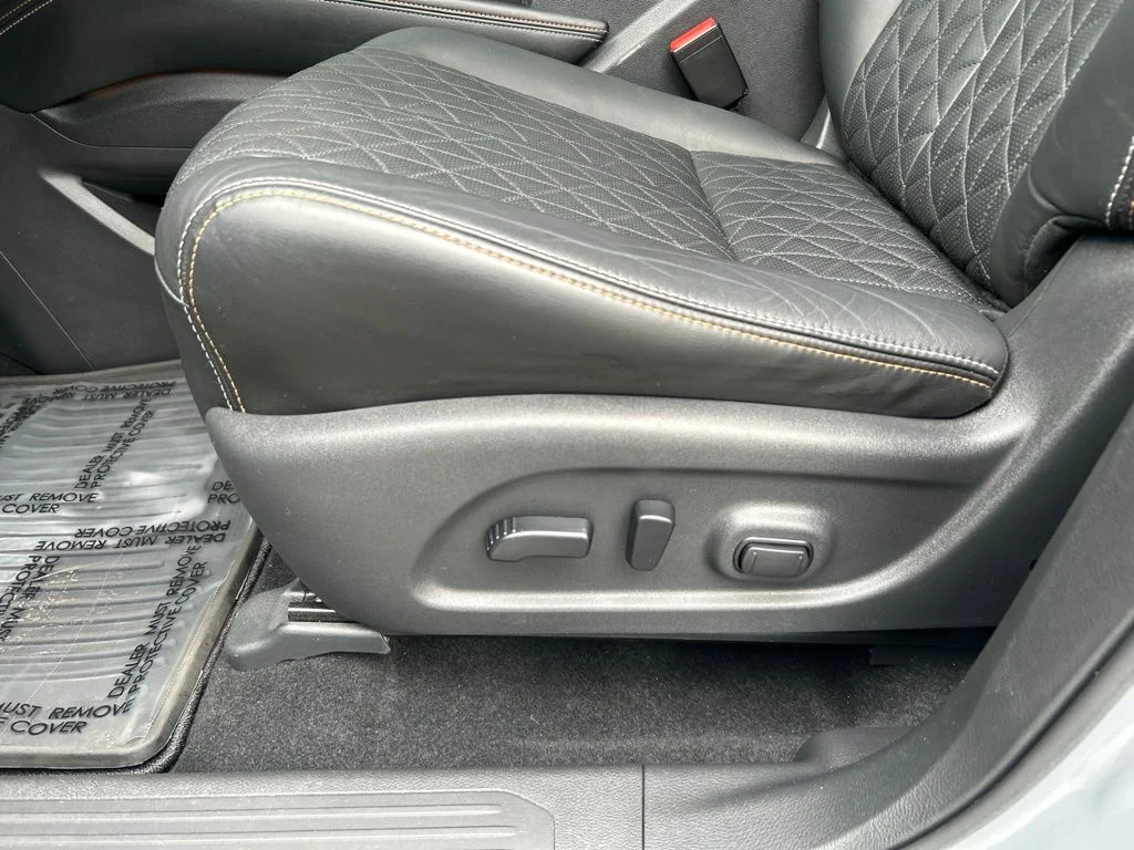 Used 2021 Gray Nissan Platinum image 17