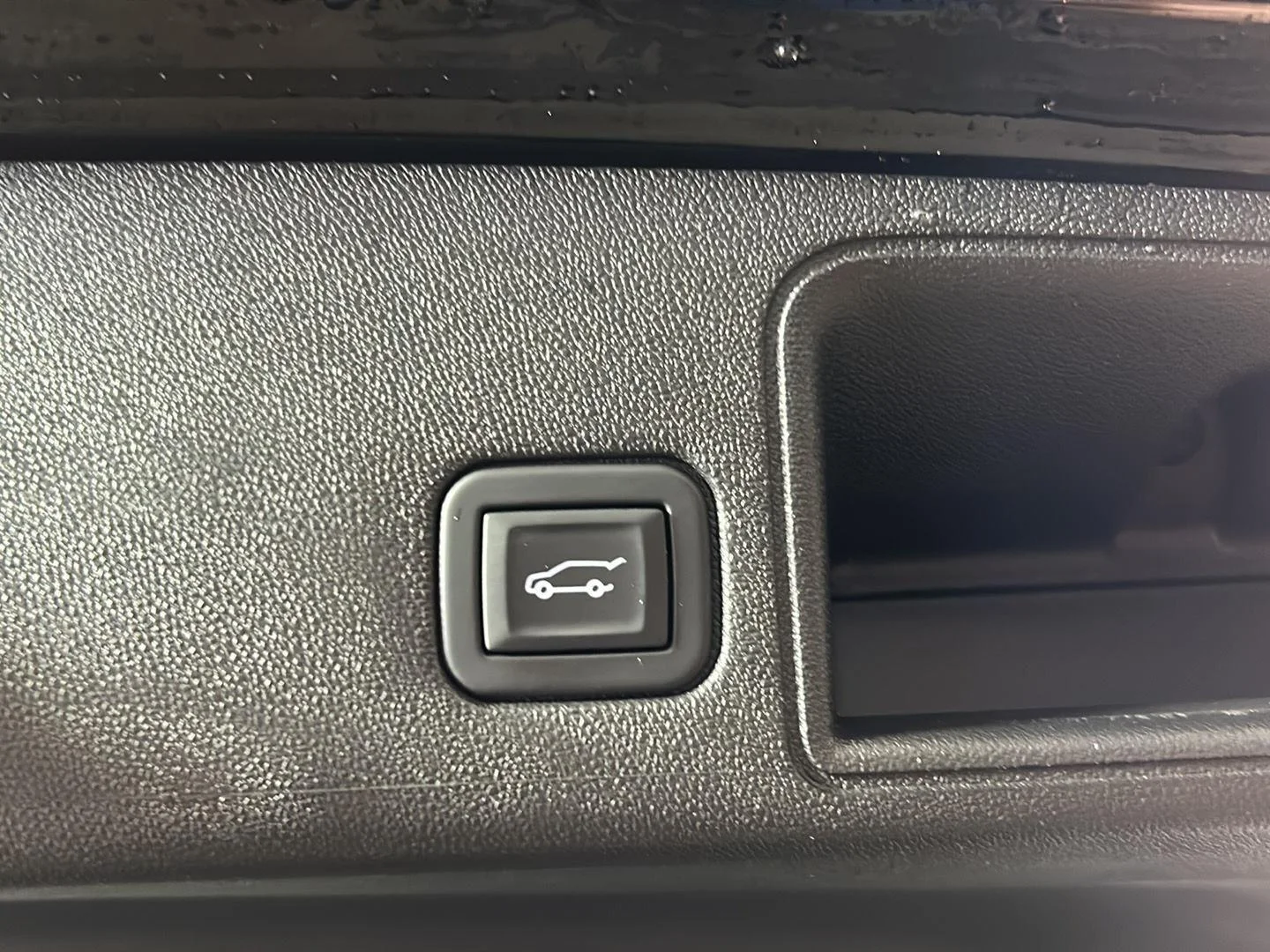 Used 2022 Ebony Twilight Metallic GMC SLE image 9