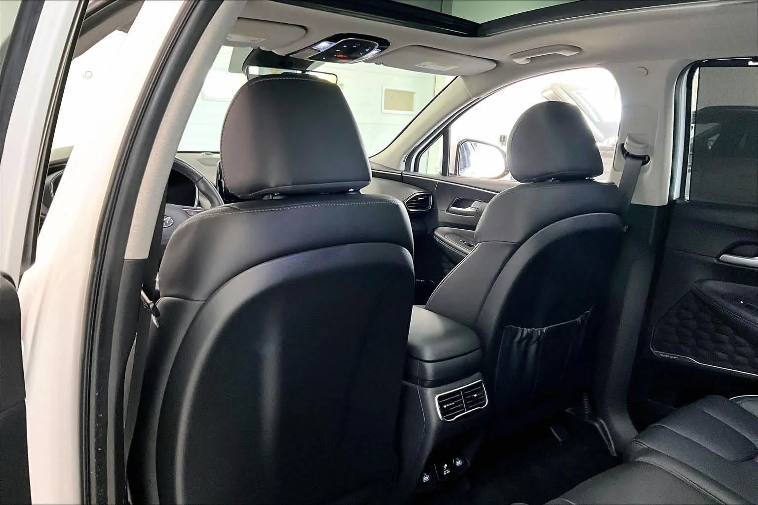 Used 2023 Serenity White Pearl Hyundai Limited image 11