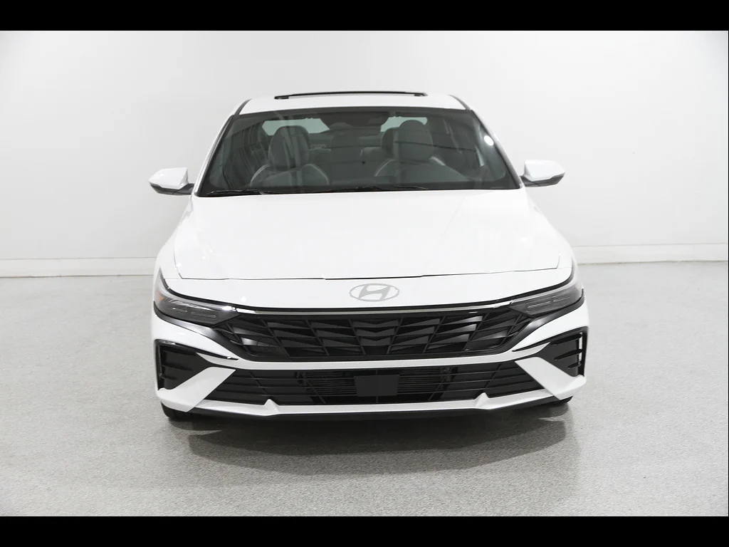 Used 2025 Serenity White Pearl Hyundai Limited image 2