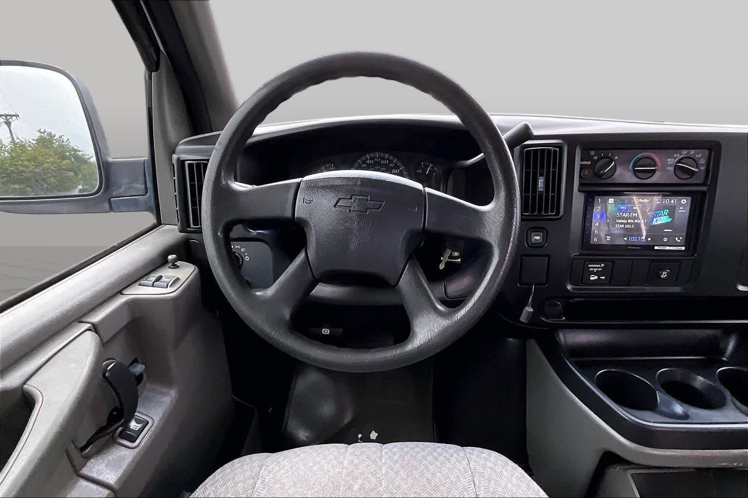 Used 2007 Summit White Chevrolet  image 5