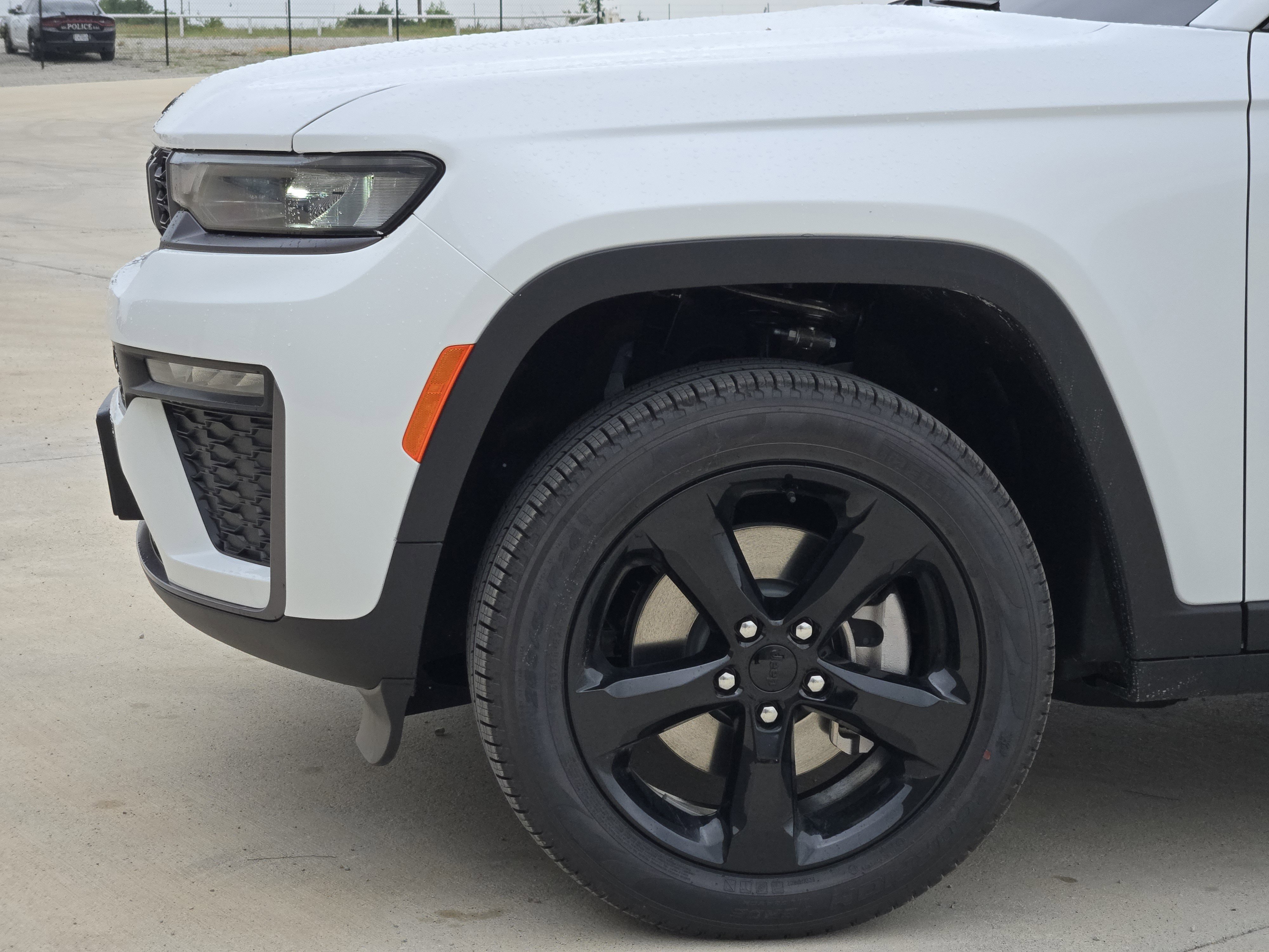 New 2026 Bright White Clear-Coat Exterior Paint Jeep Limited image 6