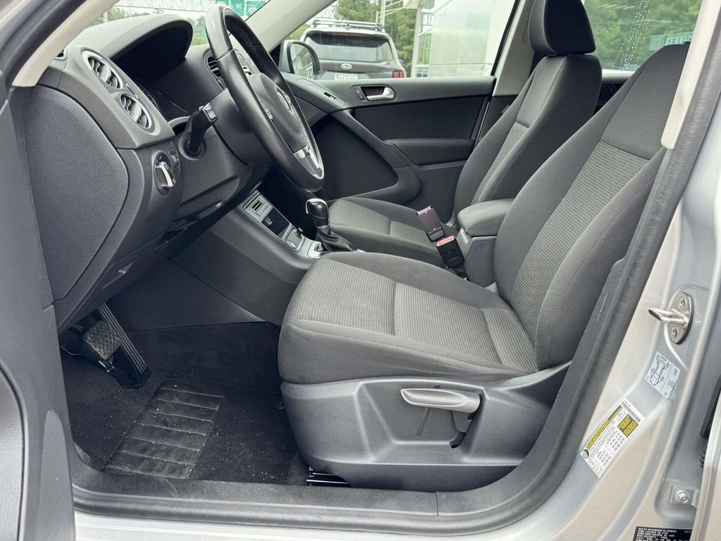 Used 2018 Silver Volkswagen 2.0T image 20