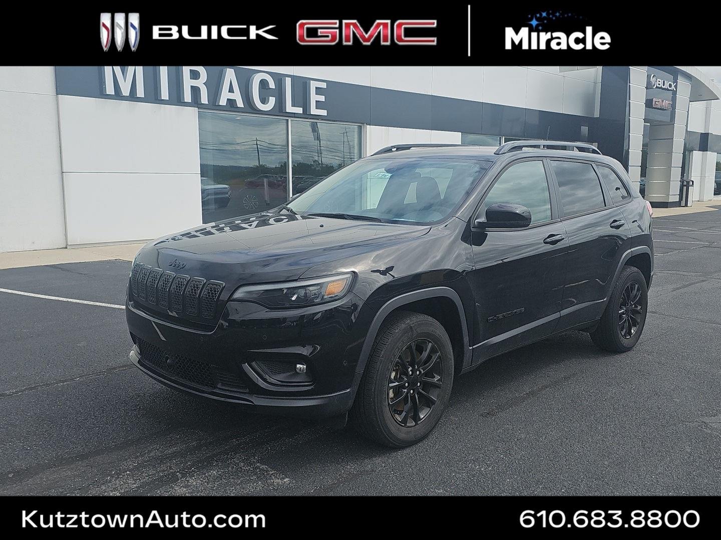 Used 2023 Diamond Black Crystal Pearlcoat Jeep Altitude Lux image 1