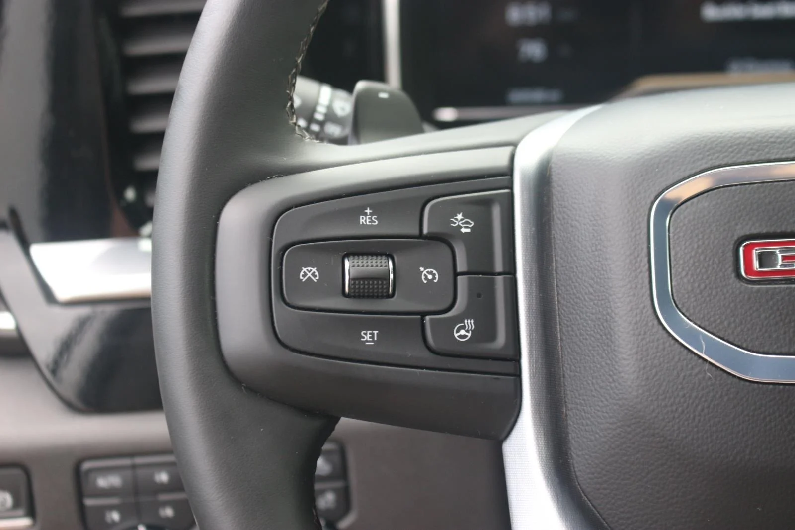 Used 2024 Summit White GMC Elevation image 20