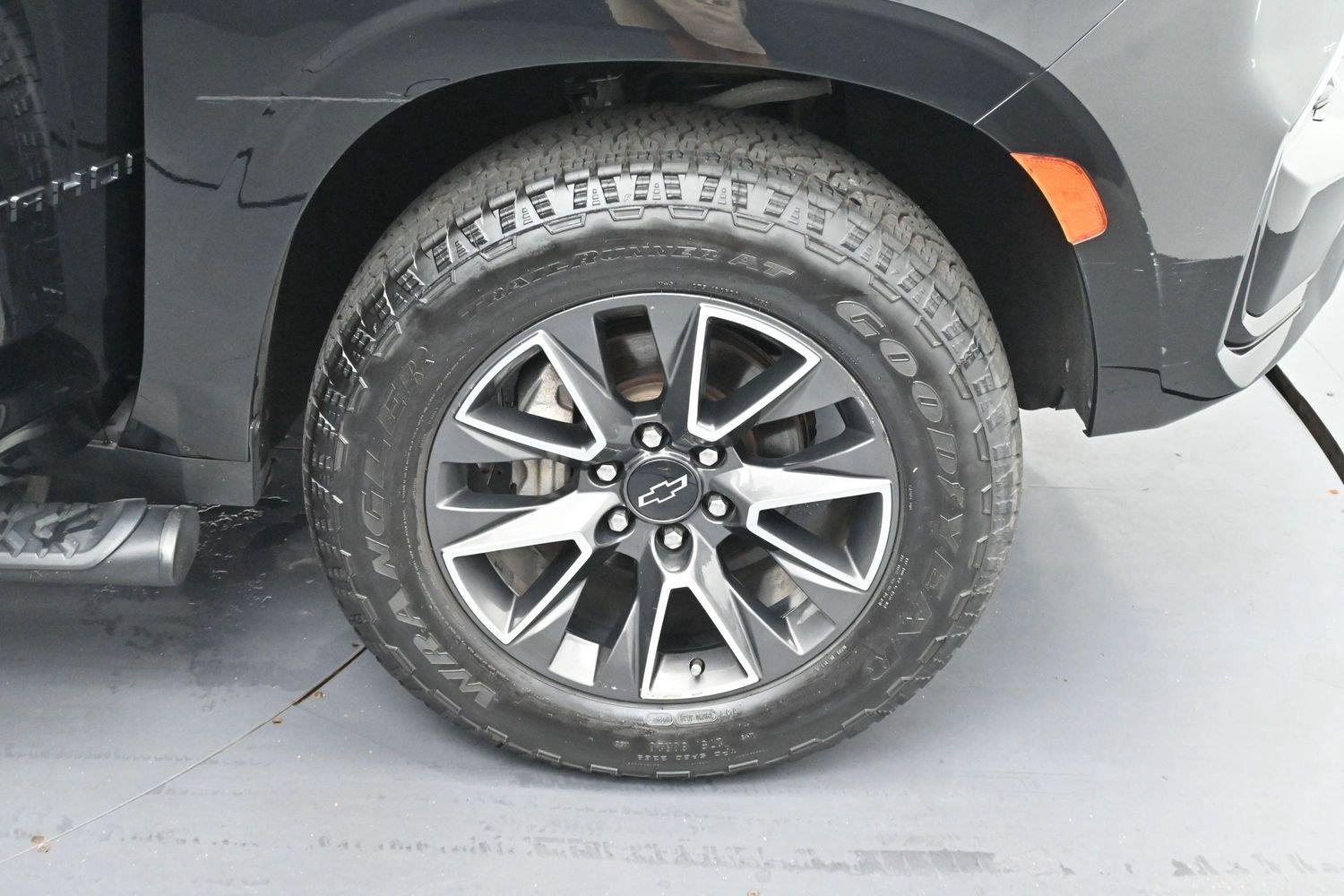 Used 2021 Black Chevrolet Z71 image 37