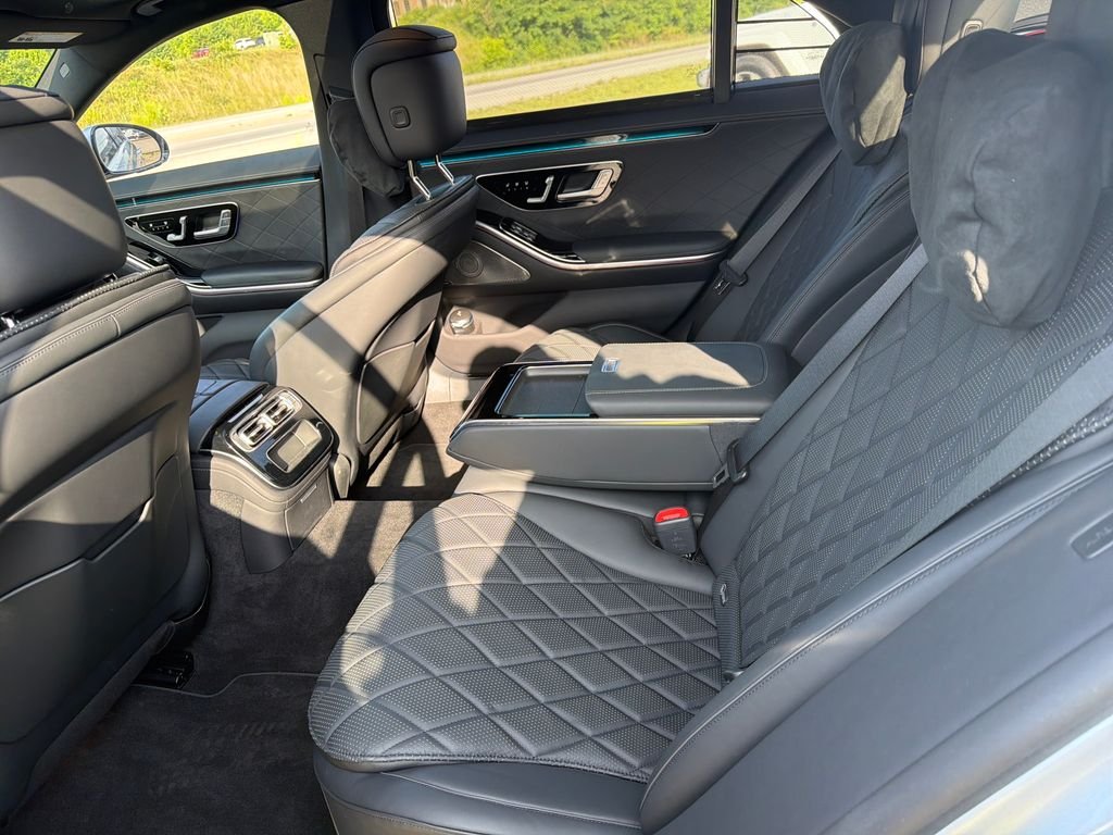 Used 2021 Silver Mercedes-Benz S 580 image 25