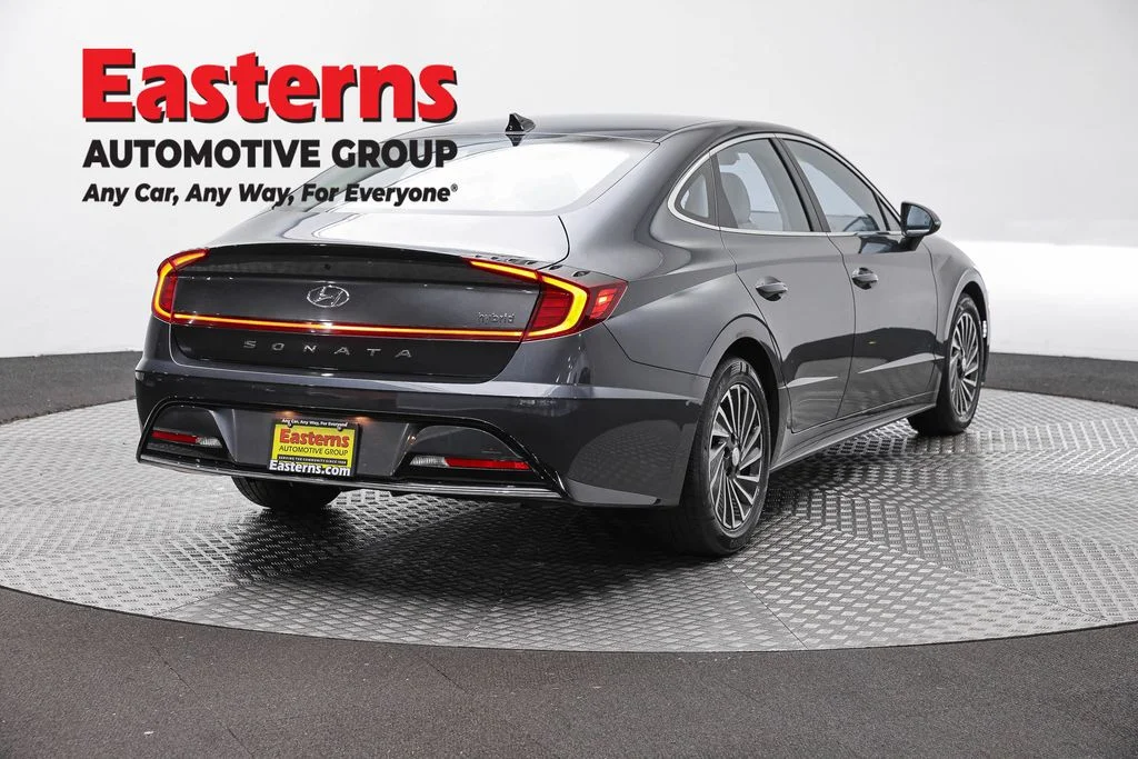 Used 2023 Gray Hyundai SEL image 5