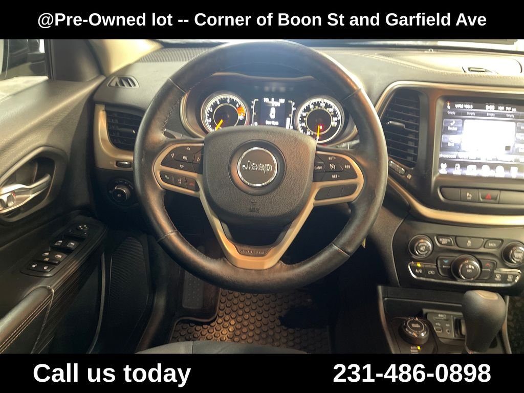 Used 2017 Green Jeep Latitude image 17