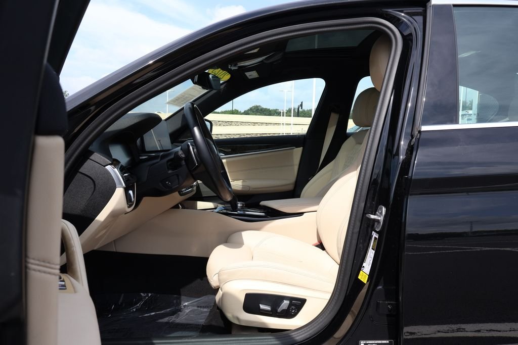Used 2023 Black BMW i image 13